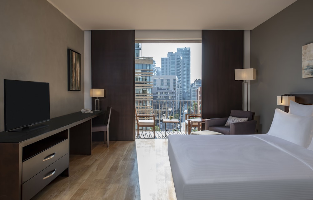 EXECUTIVE, KING BED