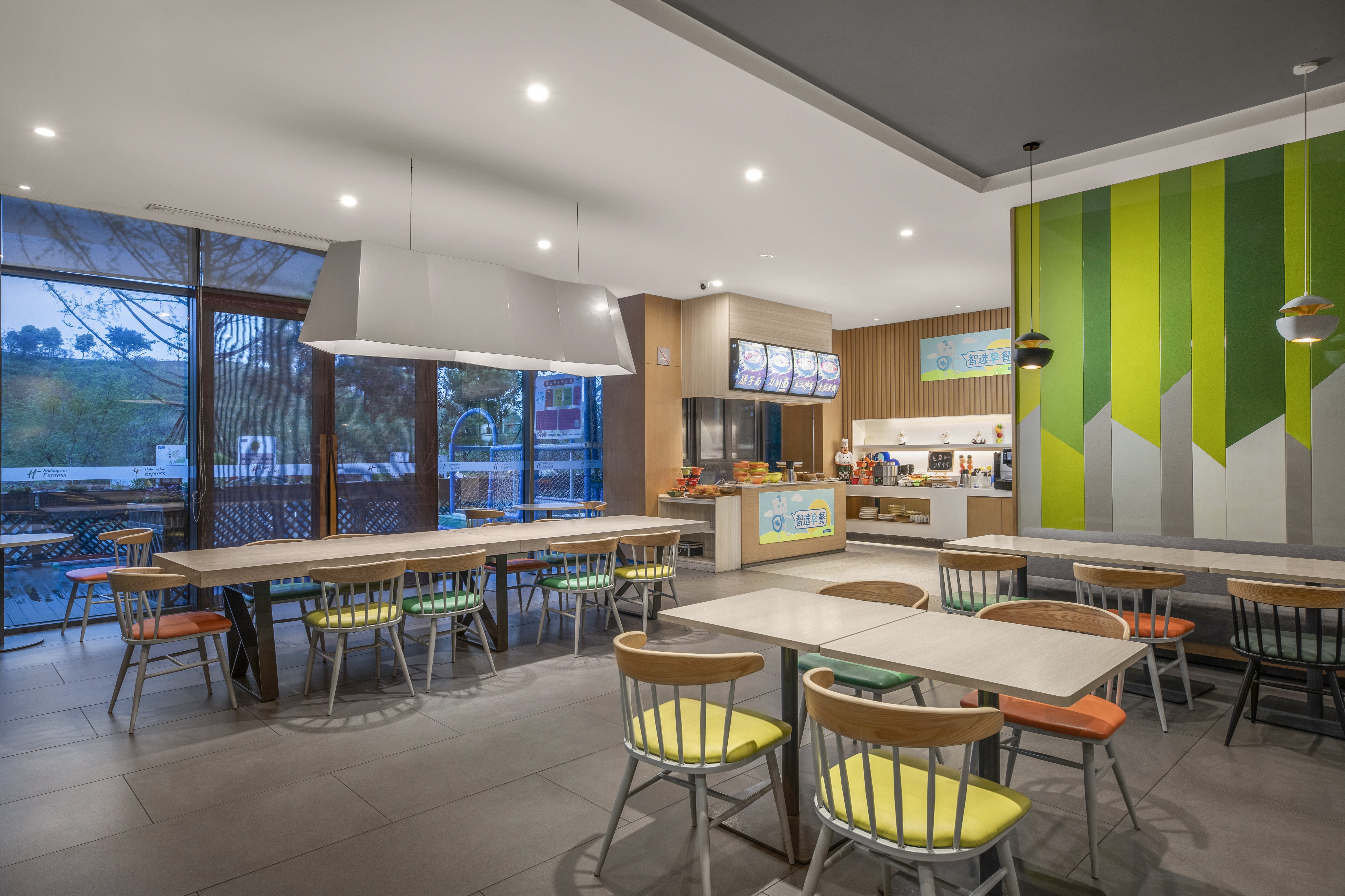 HOLIDAY INN EXPRESS EMEI MOUNTAIN 52/69