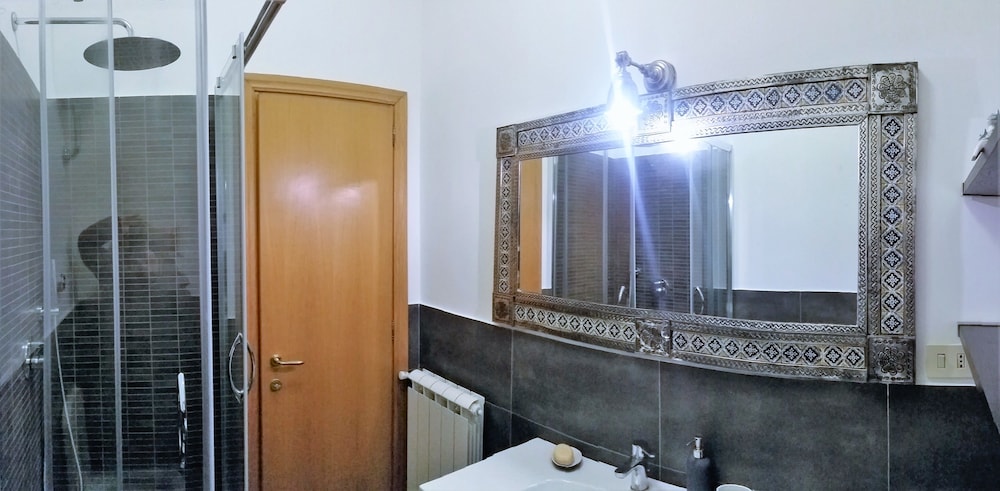 Trinity Luxury Rooms 64/66