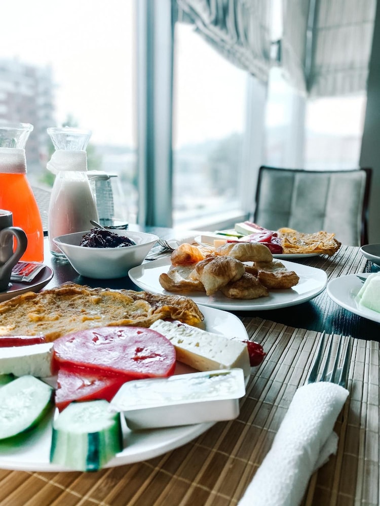 Kompleksi Arifi Hotel 37/50