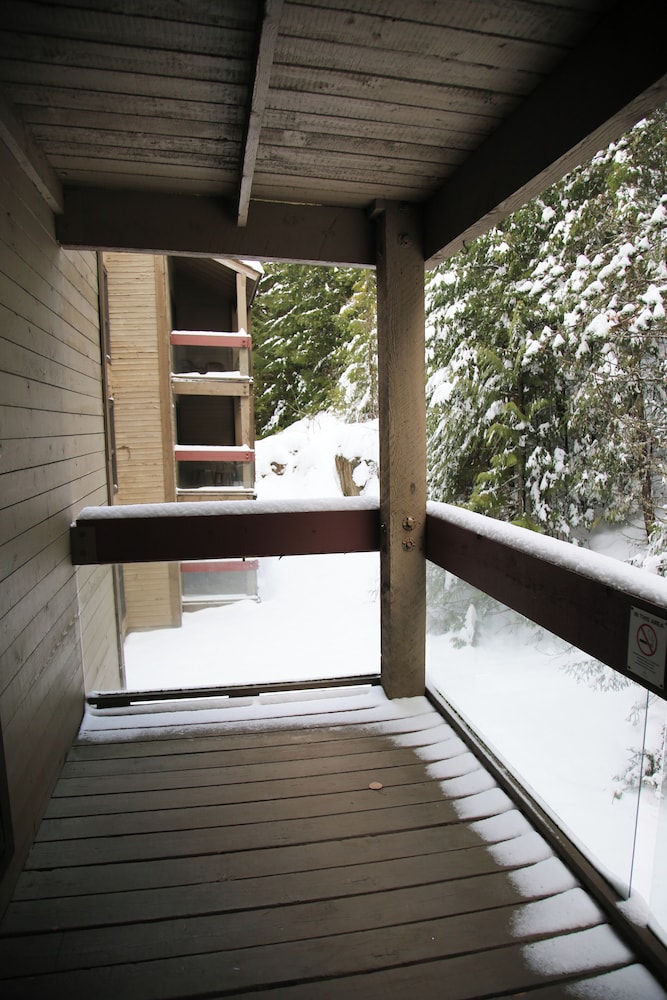Tantalus Resort Lodge 28/55