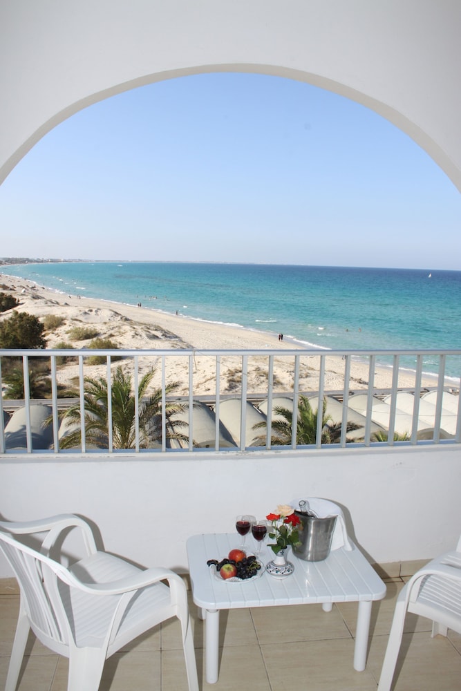 El Mehdi Beach Resort 82/84