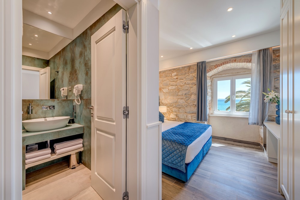 Palms Promenade Luxury Rooms 35/37