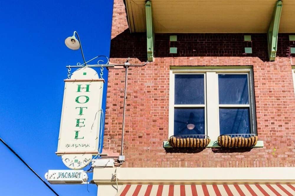 Hotel Defuniak 3/36