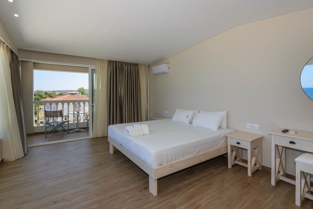 Belussi Beach Hotel & Suites 19/50