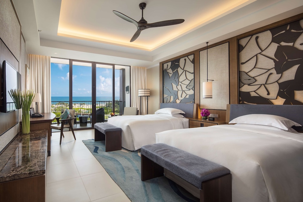 Deluxe, Twin Beds, Sunrise Pad View