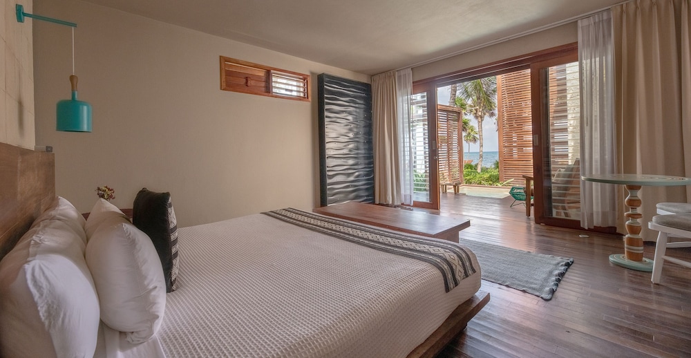 Room, King Bed, Partial Sea View, Plunge Pool