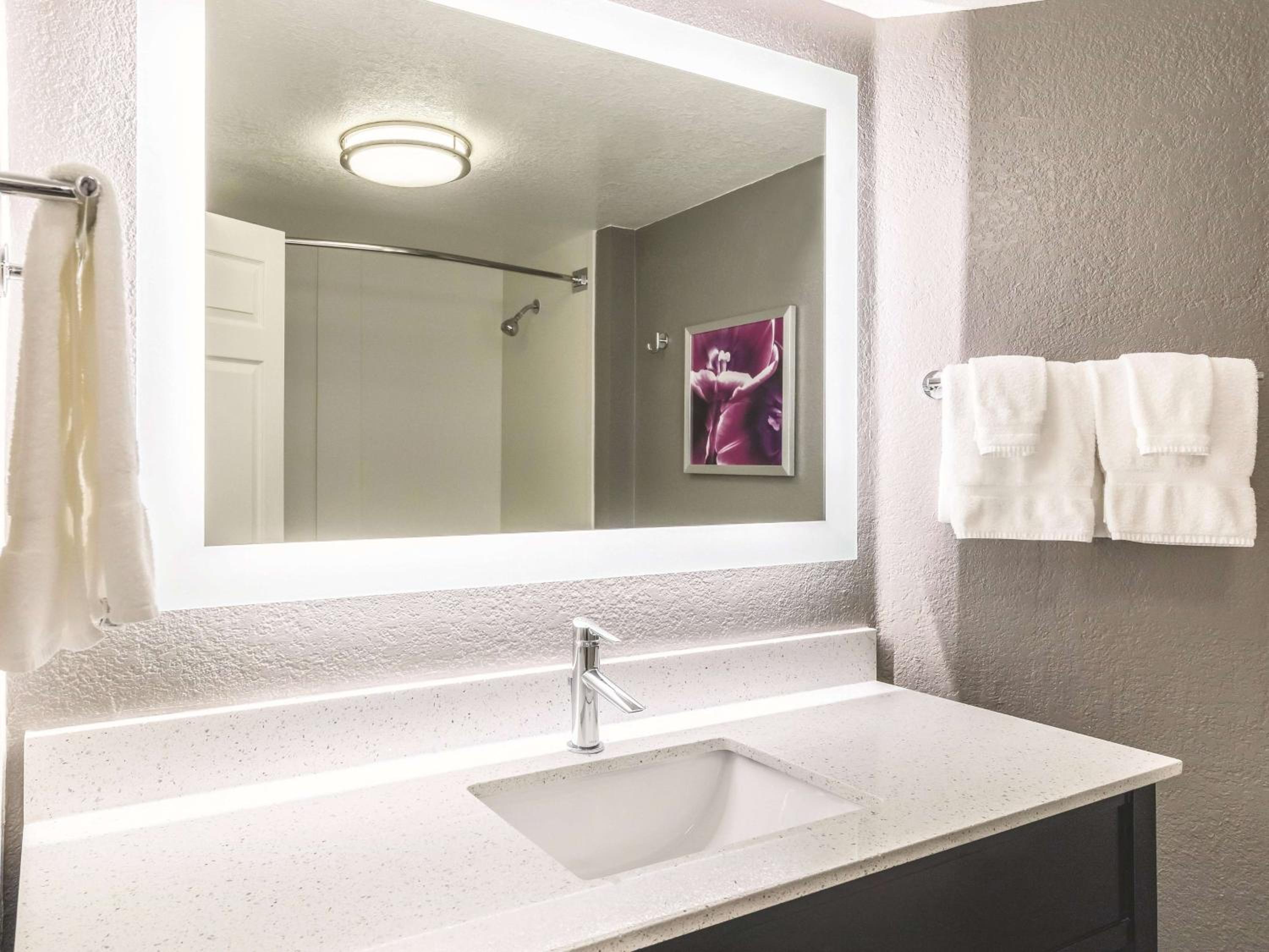 غرفة قياسية بسريرين مزدوجين، La Quinta Inn & Suites by Wyndham Austin Airport 4/4