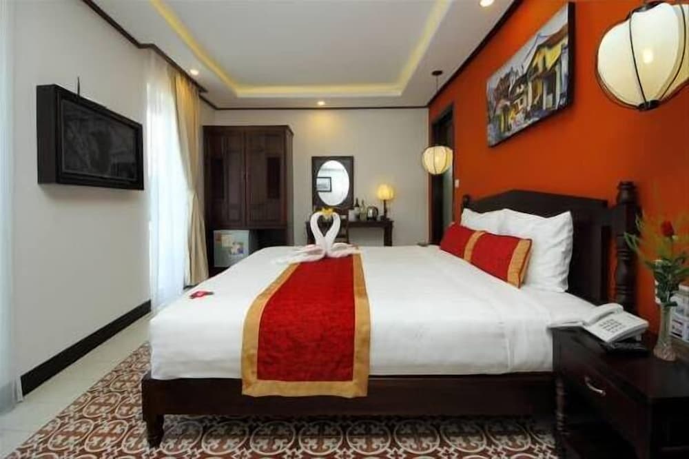 Golden Bell Backpacker Hotel and Pool Bar 29/59