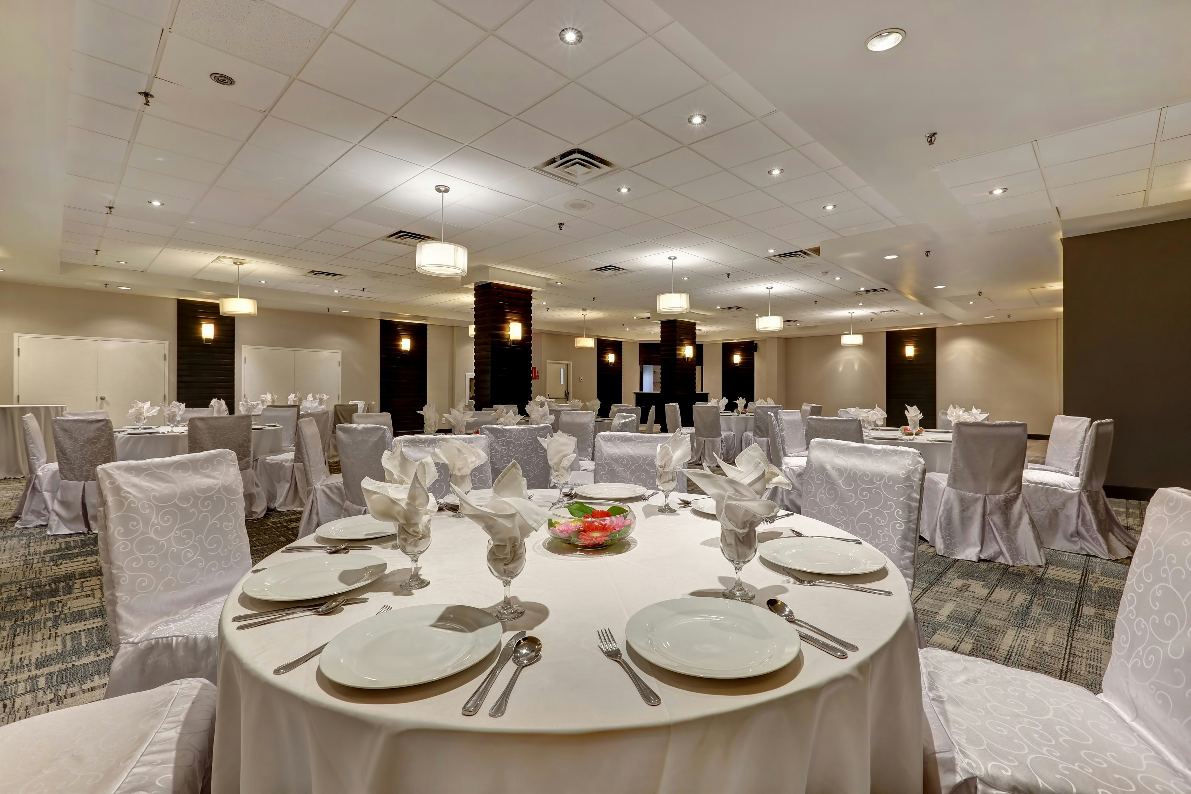 Four Points By Sheraton Toronto Mississauga 11/18