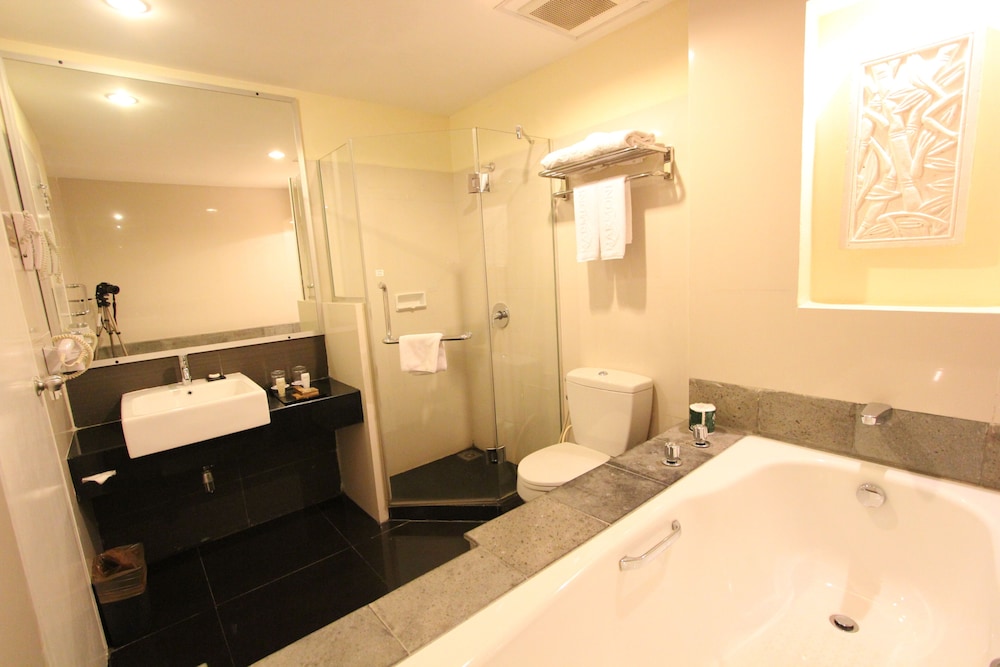 Harmoni One Convention Hotel and Service Apartments 64/65