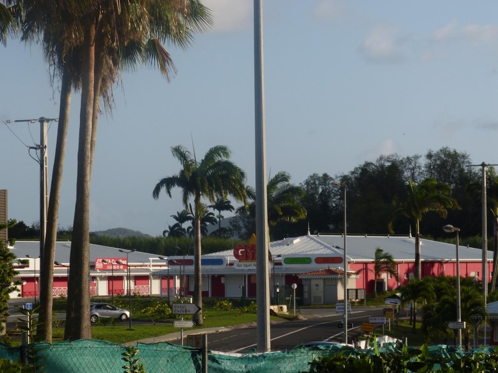 Airport Hotel 32/42