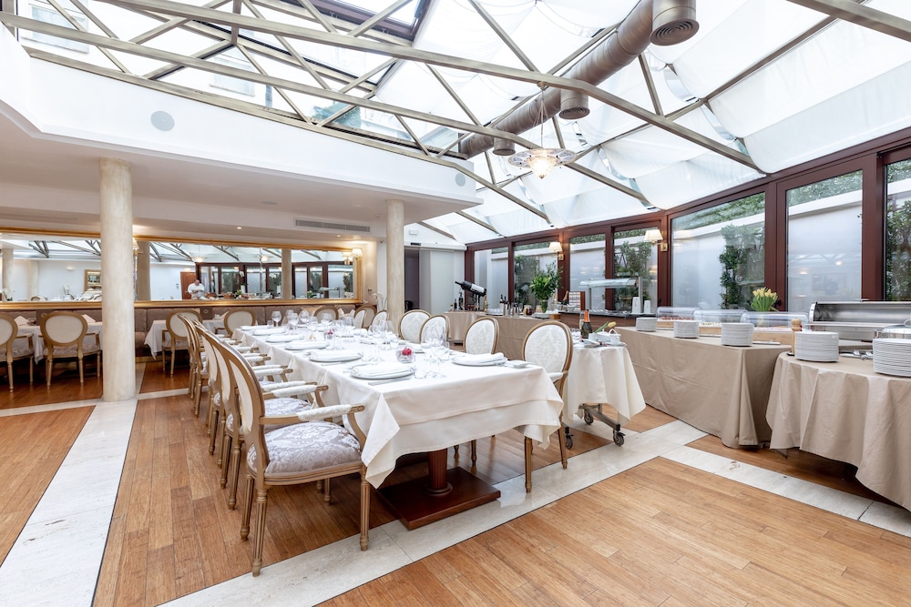 Le Premier Boutique Hotel 56/66