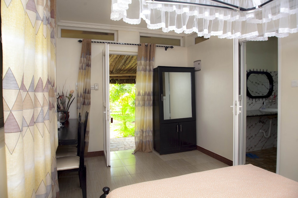Perfect Home Two minutes to Kijiji Beach [VR] 8/50