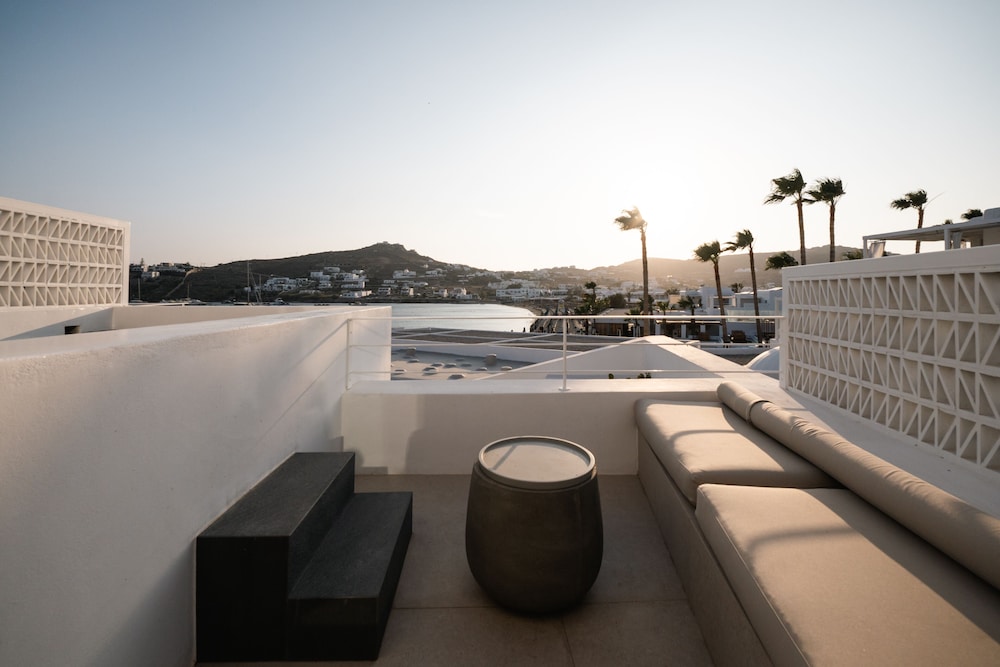 CUBIC Mykonos Seafront Design Suites 49/58