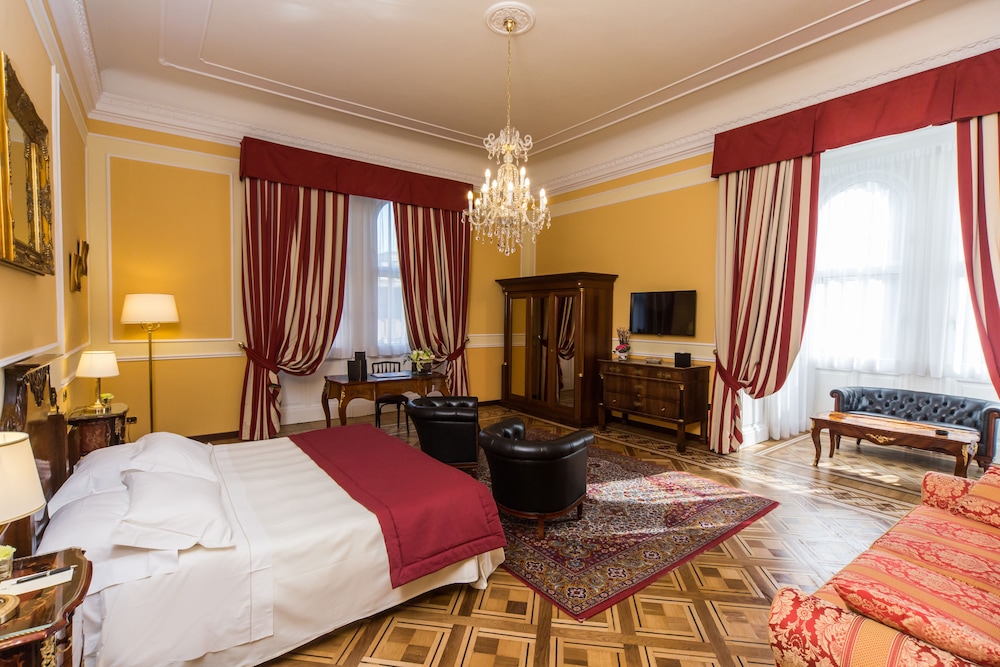 جناح جونيور بسريرين منفصلين، Bristol Palace 3/9