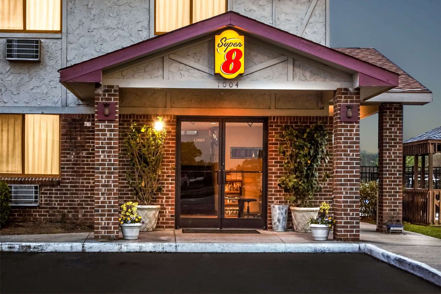 Super 8 by Wyndham Greenville 2/24