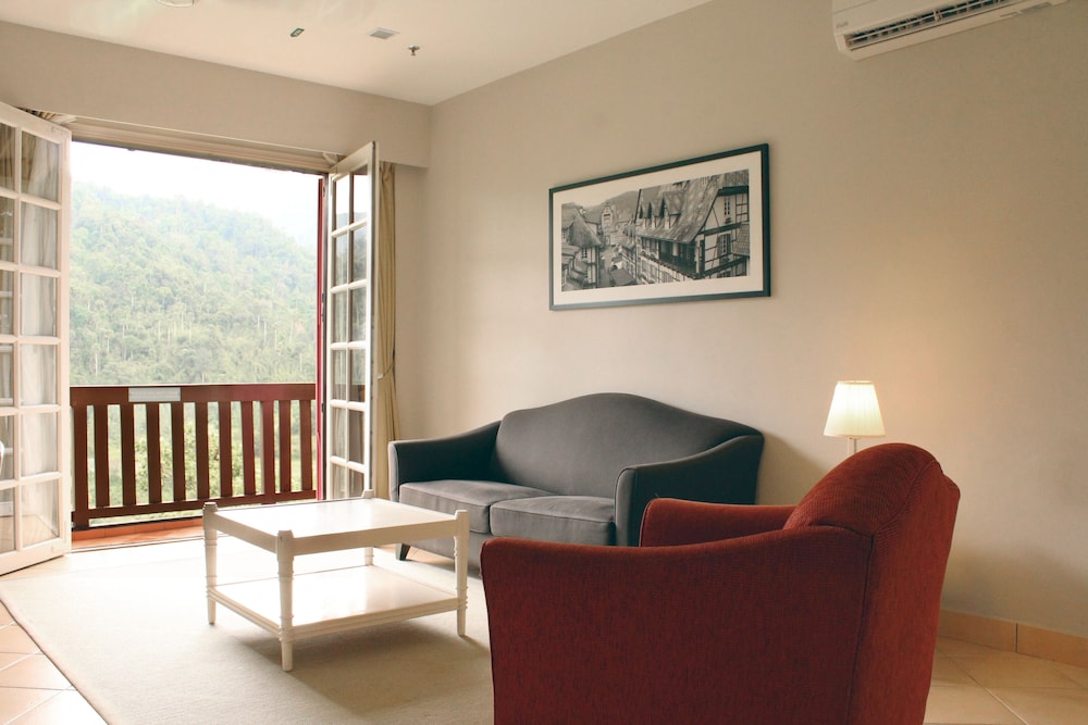 Colmar Tropicale, Berjaya Hills 52/76