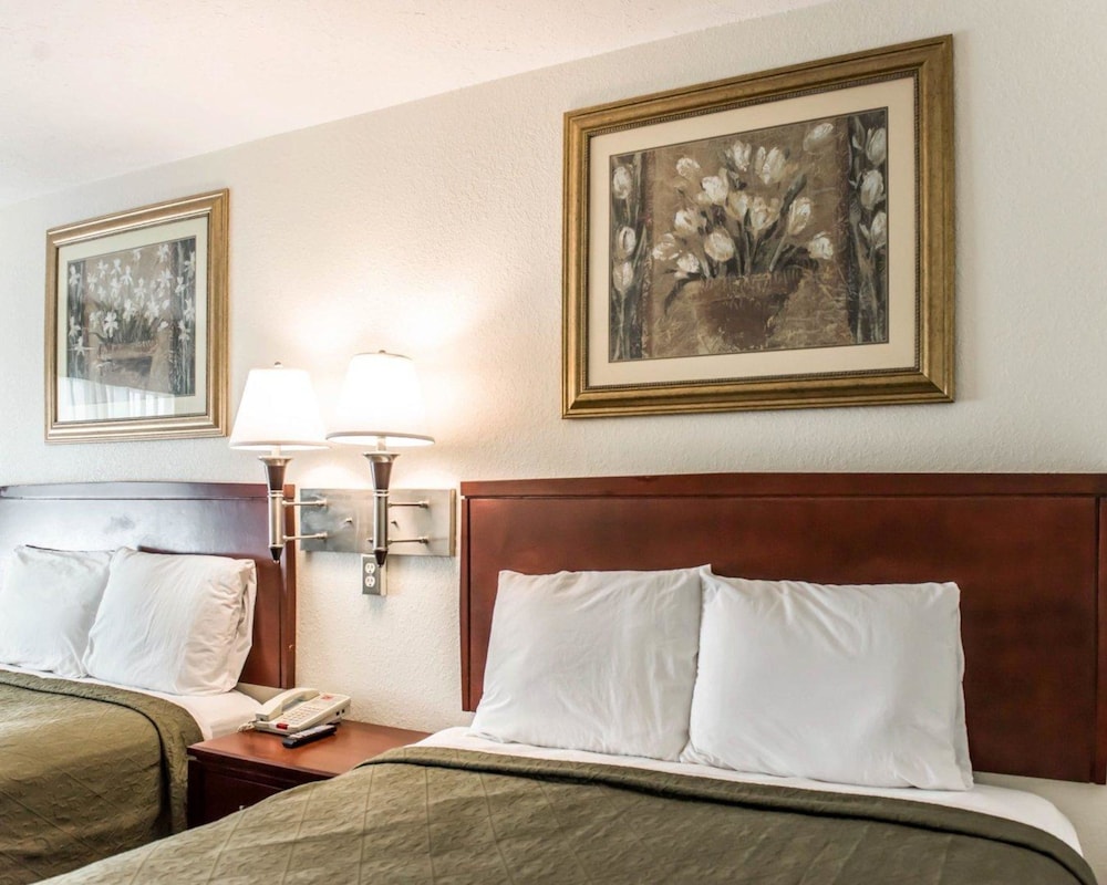 Econo Lodge Monticello 7/19