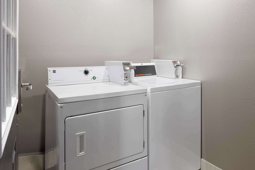 Ramada by Wyndham Medford Airport North 7/47