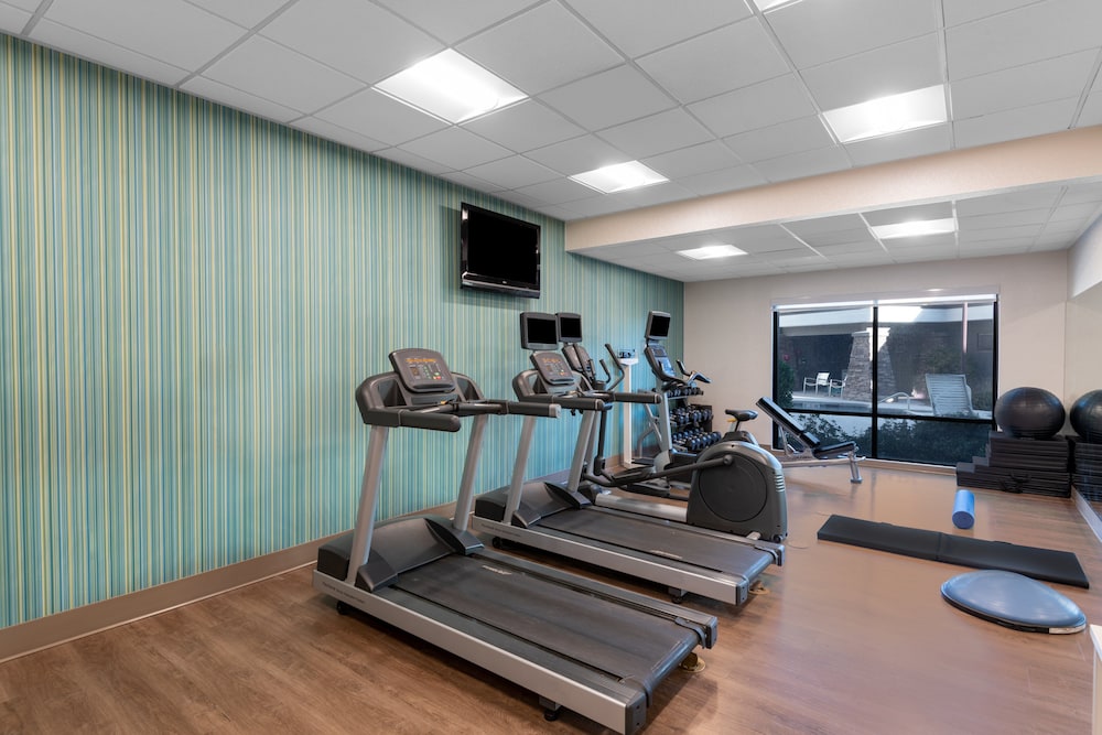 Holiday Inn Express Hotel Suites St George North 27/48
