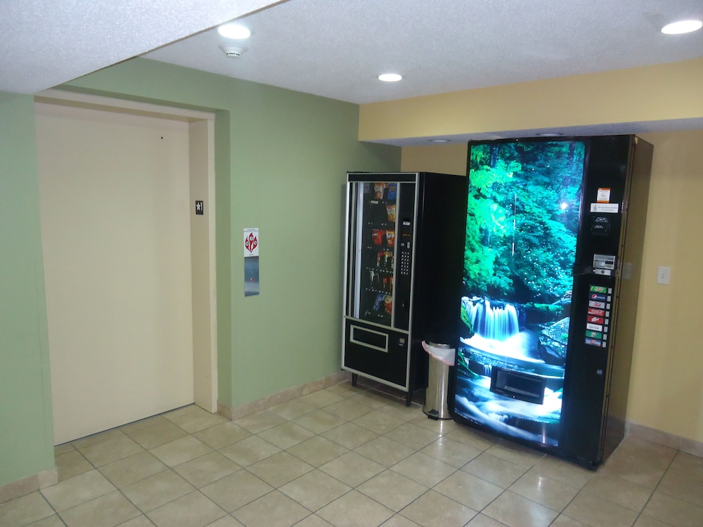 Town House Extended Stay Hotel Downtown 36/64