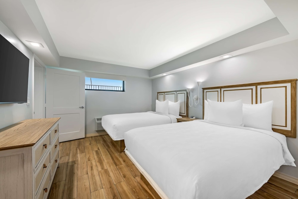Suite, 2 Double Beds, Pool Side, Sofa, Kitchen, Ground Floor