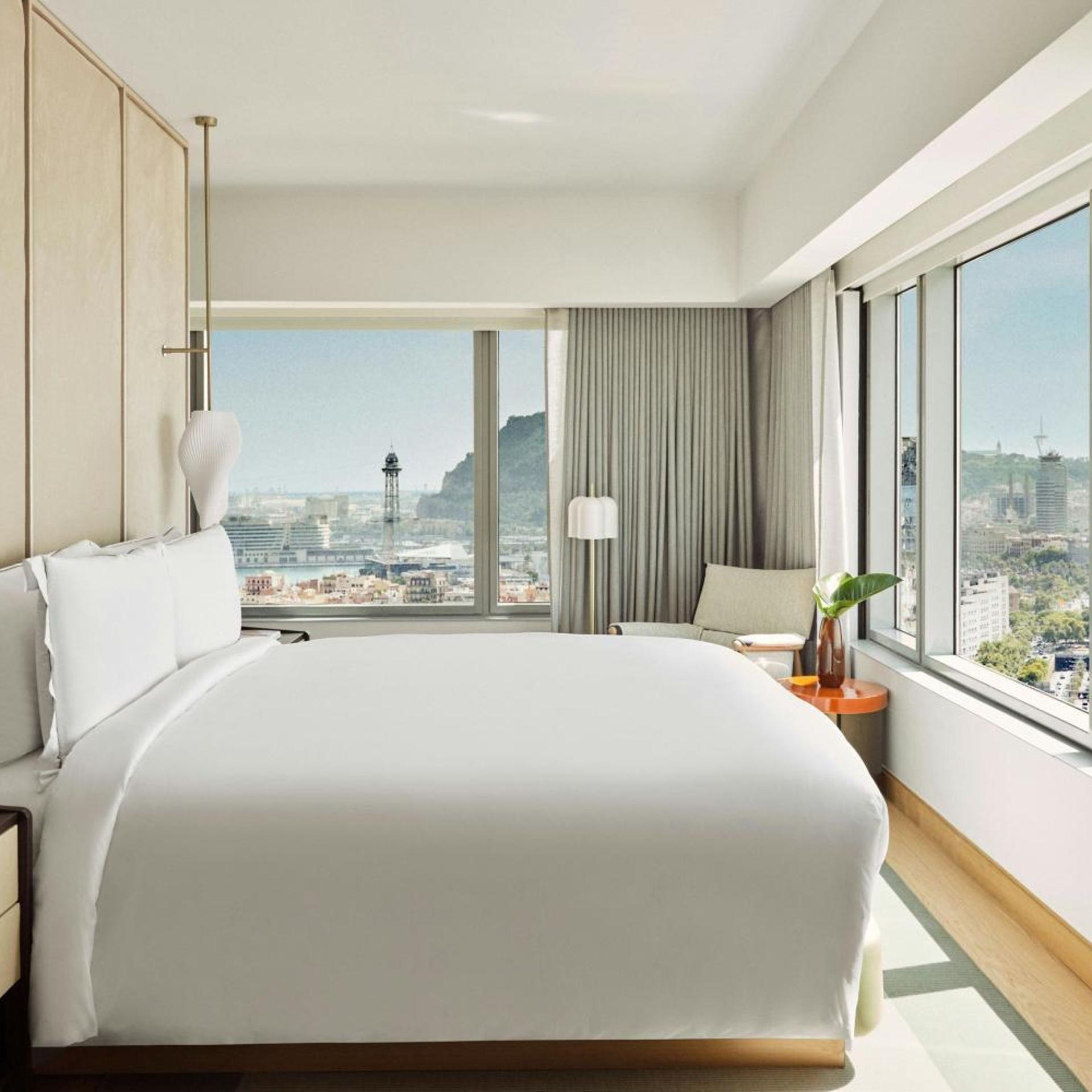 1 Bedroom, Skyline, Suite, King Bed, City View