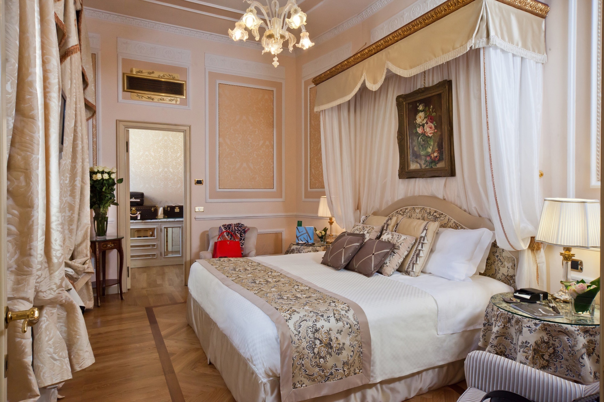 EXECUTIVE, SUITE