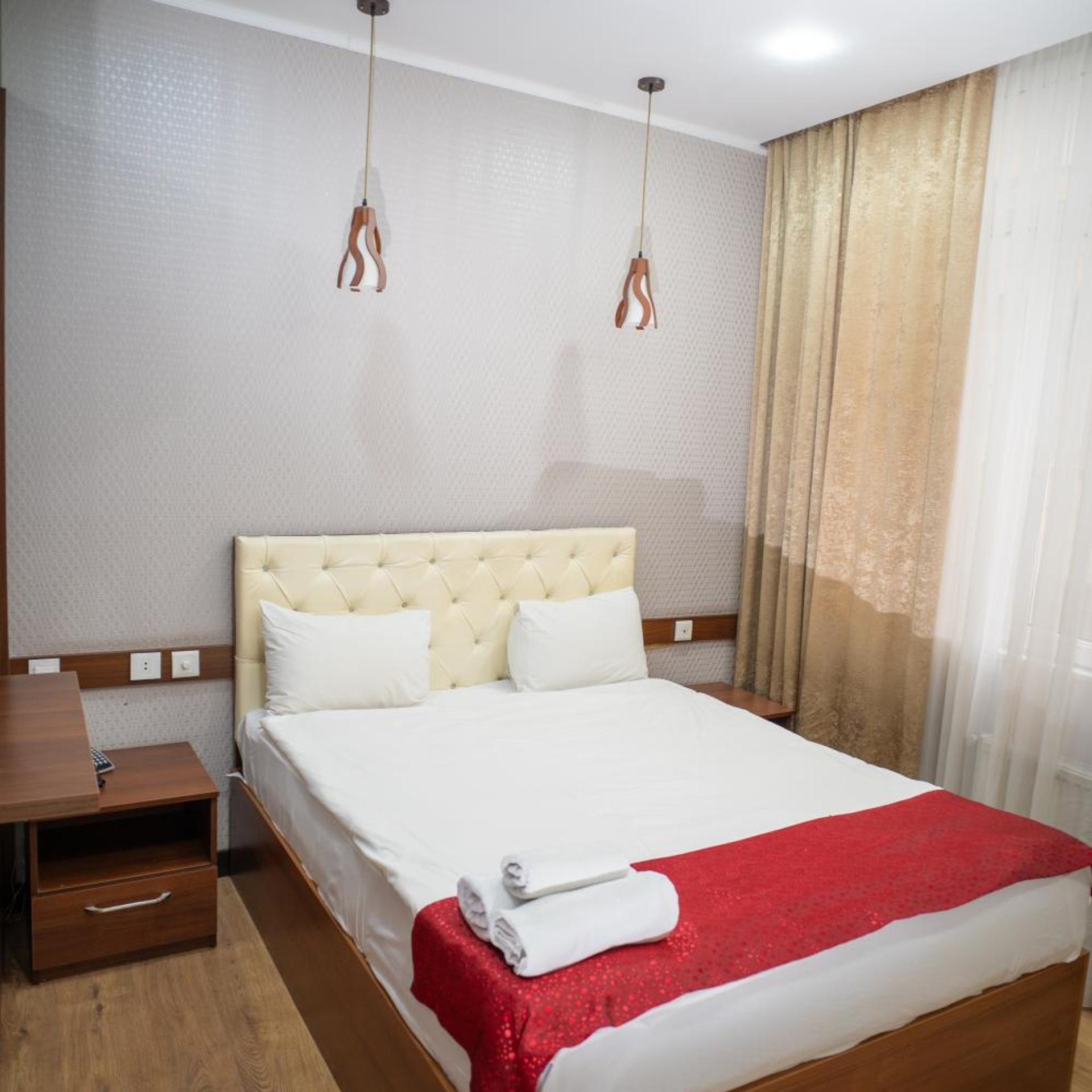 Consul Hotel 10/50