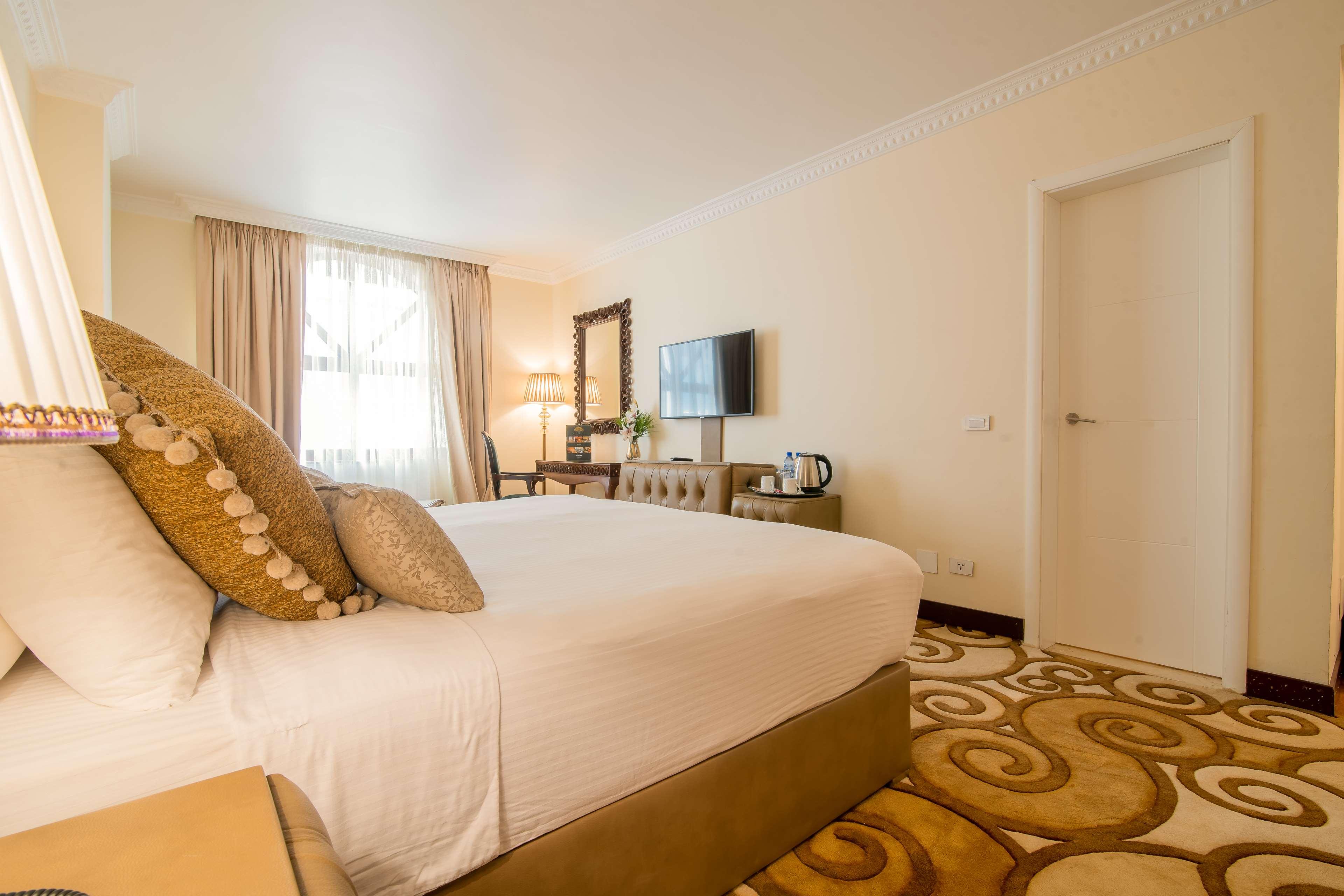 The Grand Palace Hotel 73/97