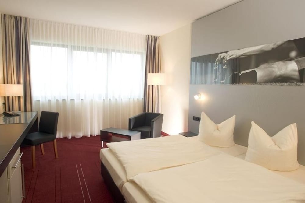 NOVINA HOTEL HERZOGENAURACH HERZO-BASE 15/66
