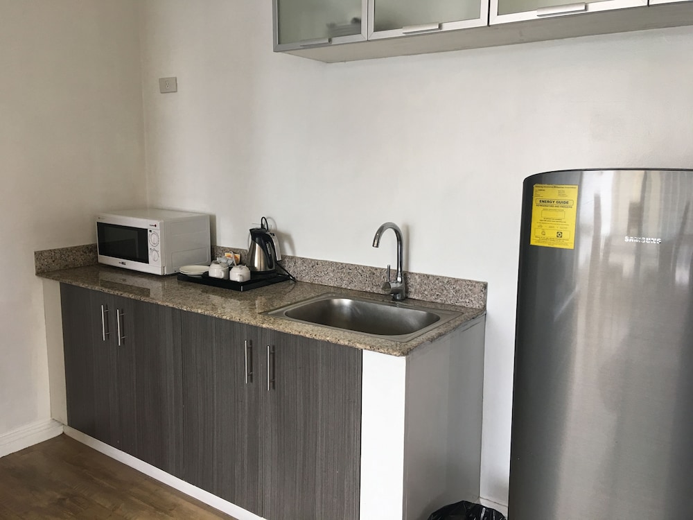 Regency Grand Suites 4/66