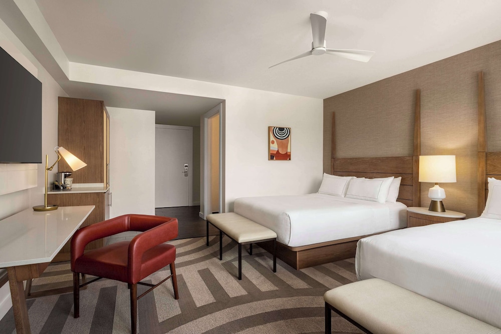 ROOM, 2 QUEEN BEDS, PARTIAL OCEAN VIEW, BALCONY