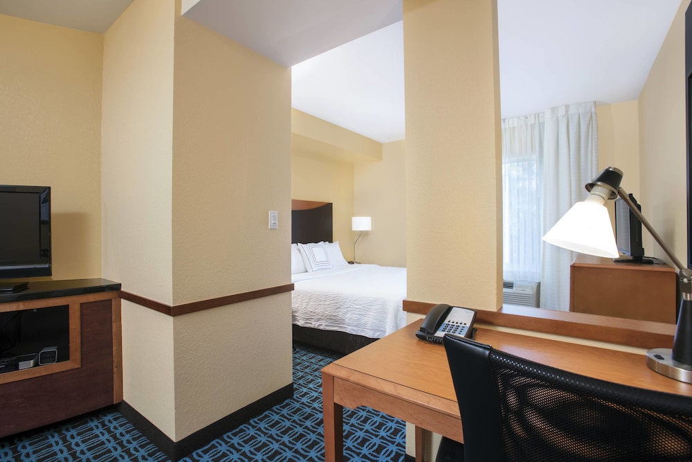 Fairfield Inn Suites By Marriott Lakeland Plant City 18/48