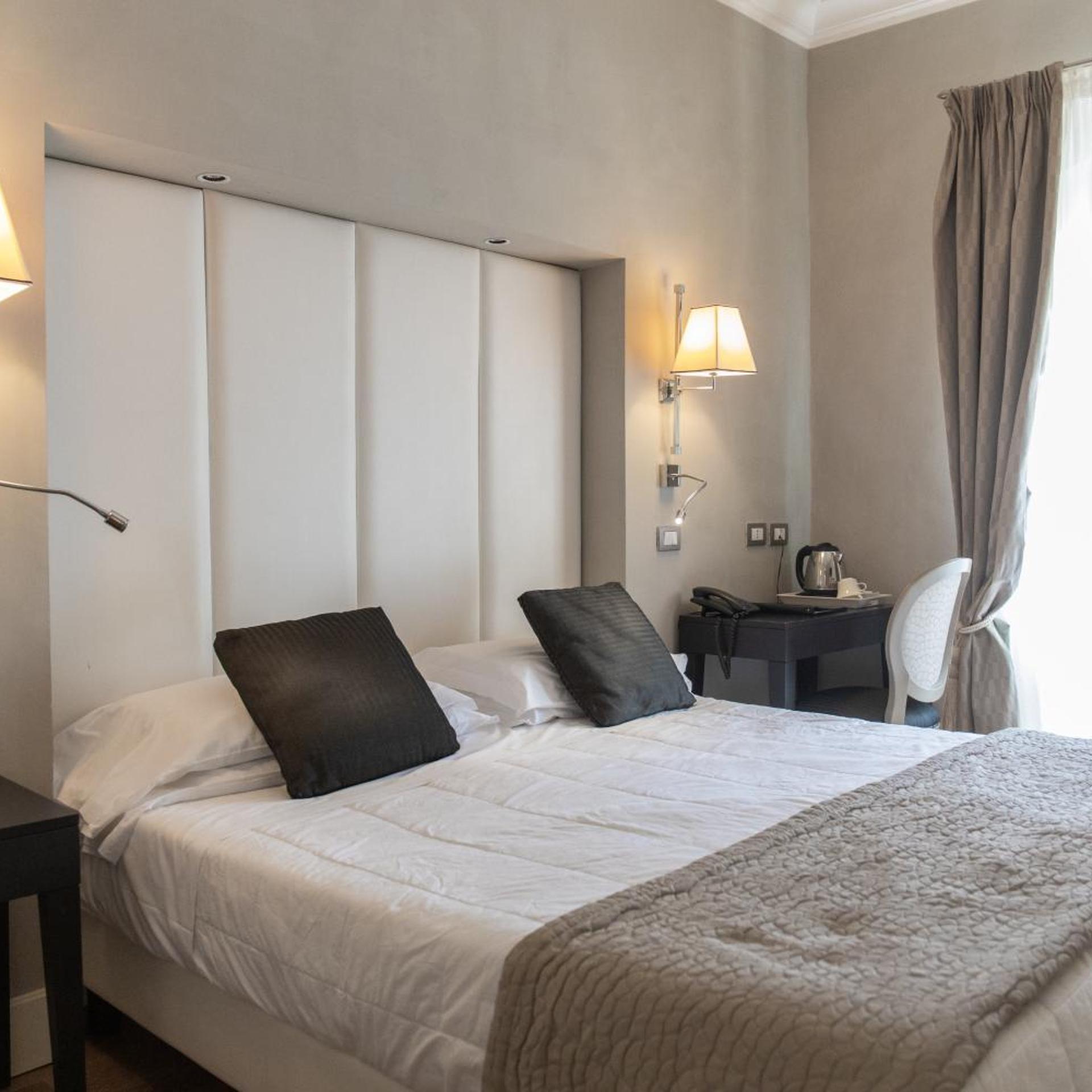 غرفة كلاسيكية بسرير مزدوج أو سريرين منفصلين، Hotel Clitunno 4/10