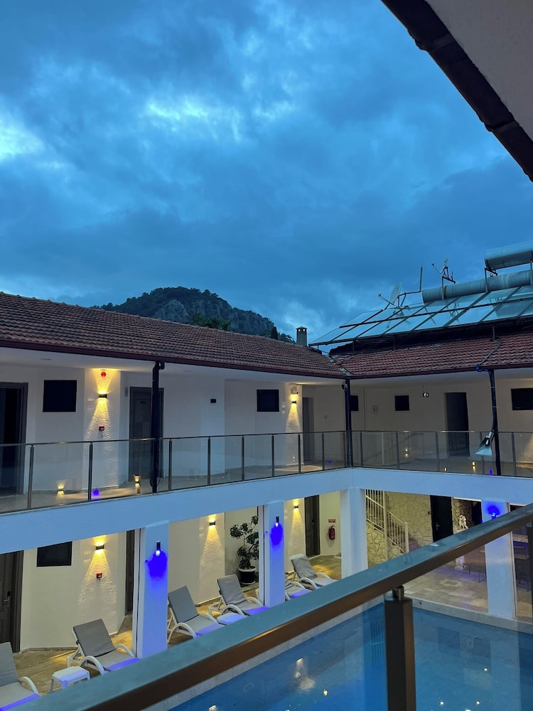 HAN DALYAN HOTEL 10/74