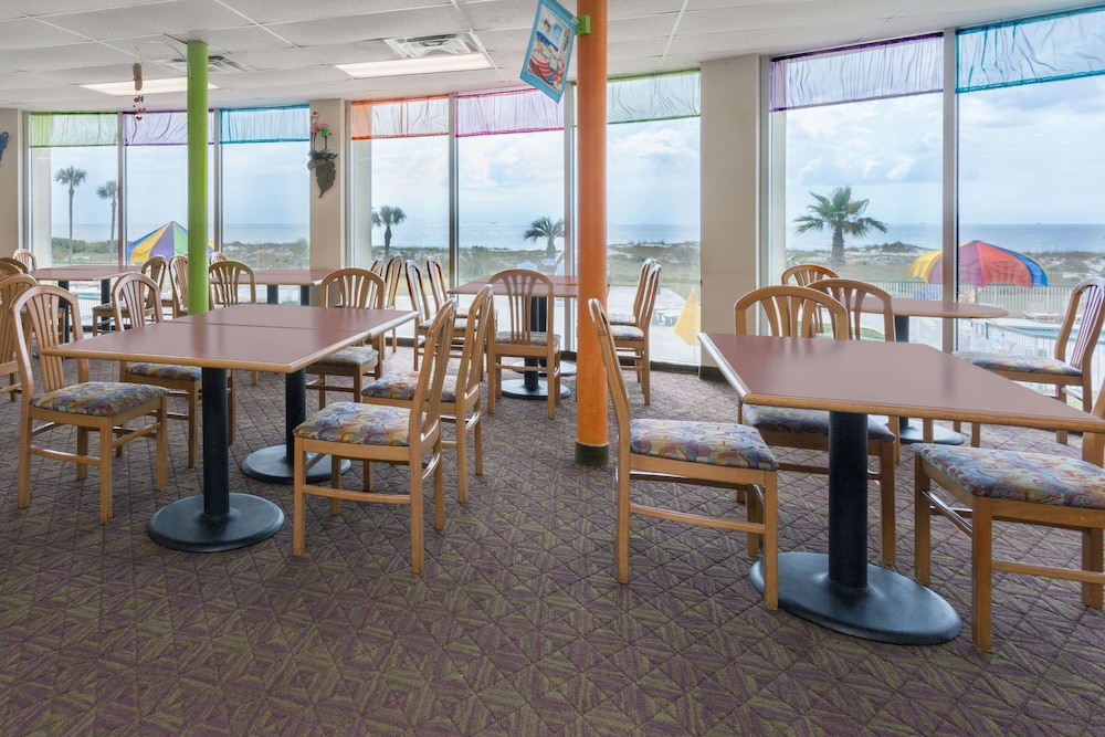 Days Inn & Suites By Wyndham Jekyll Island 39/58