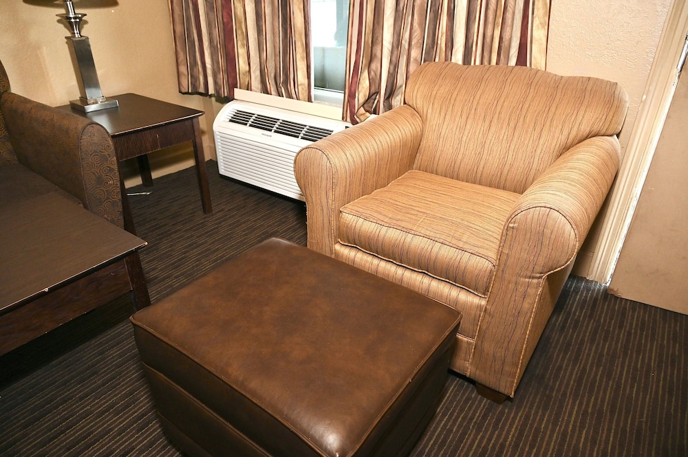 Fortune Inn And Suites Newport 36/50