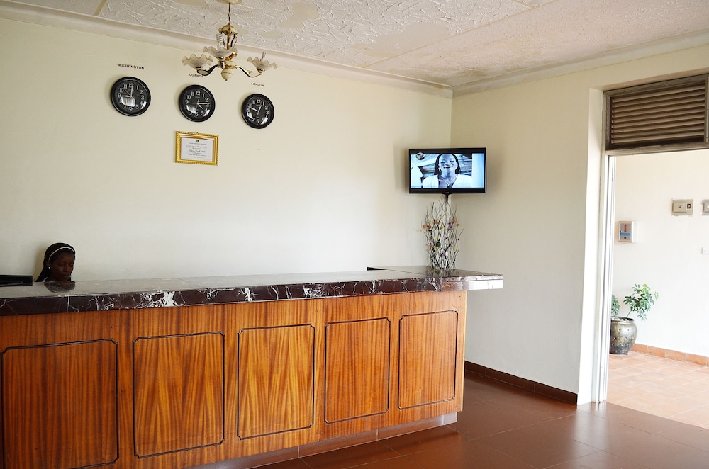 Victoria Travel Hotel 3/50