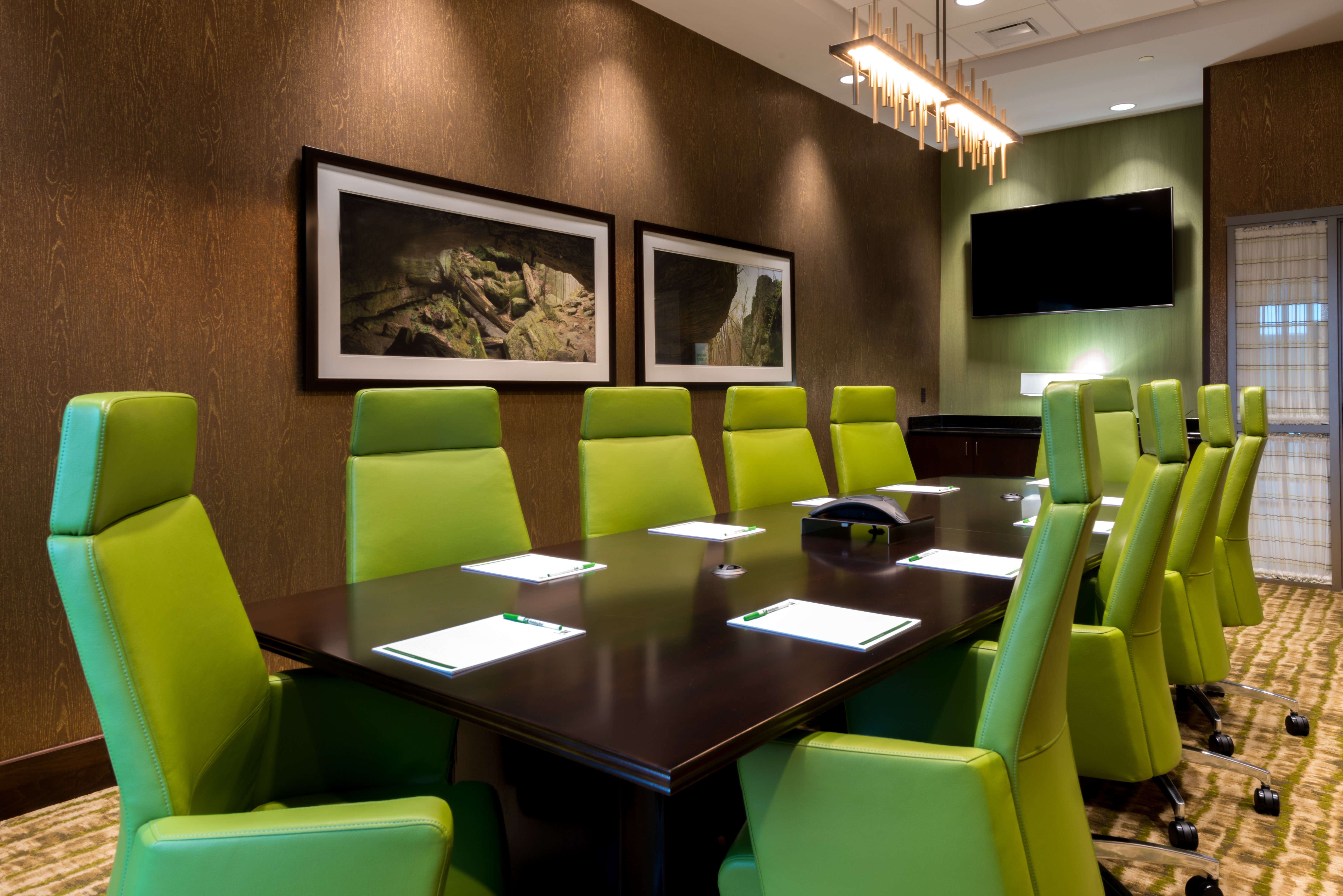 HOLIDAY INN LEXINGTON - HAMBURG 36/39
