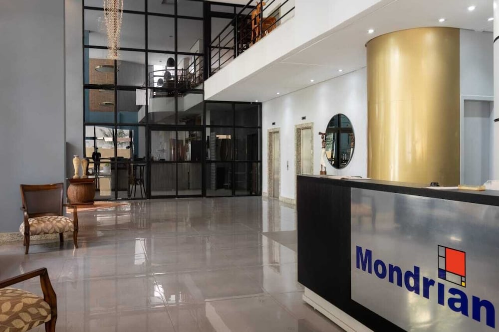 Mondrian Suite Hotel 8/82