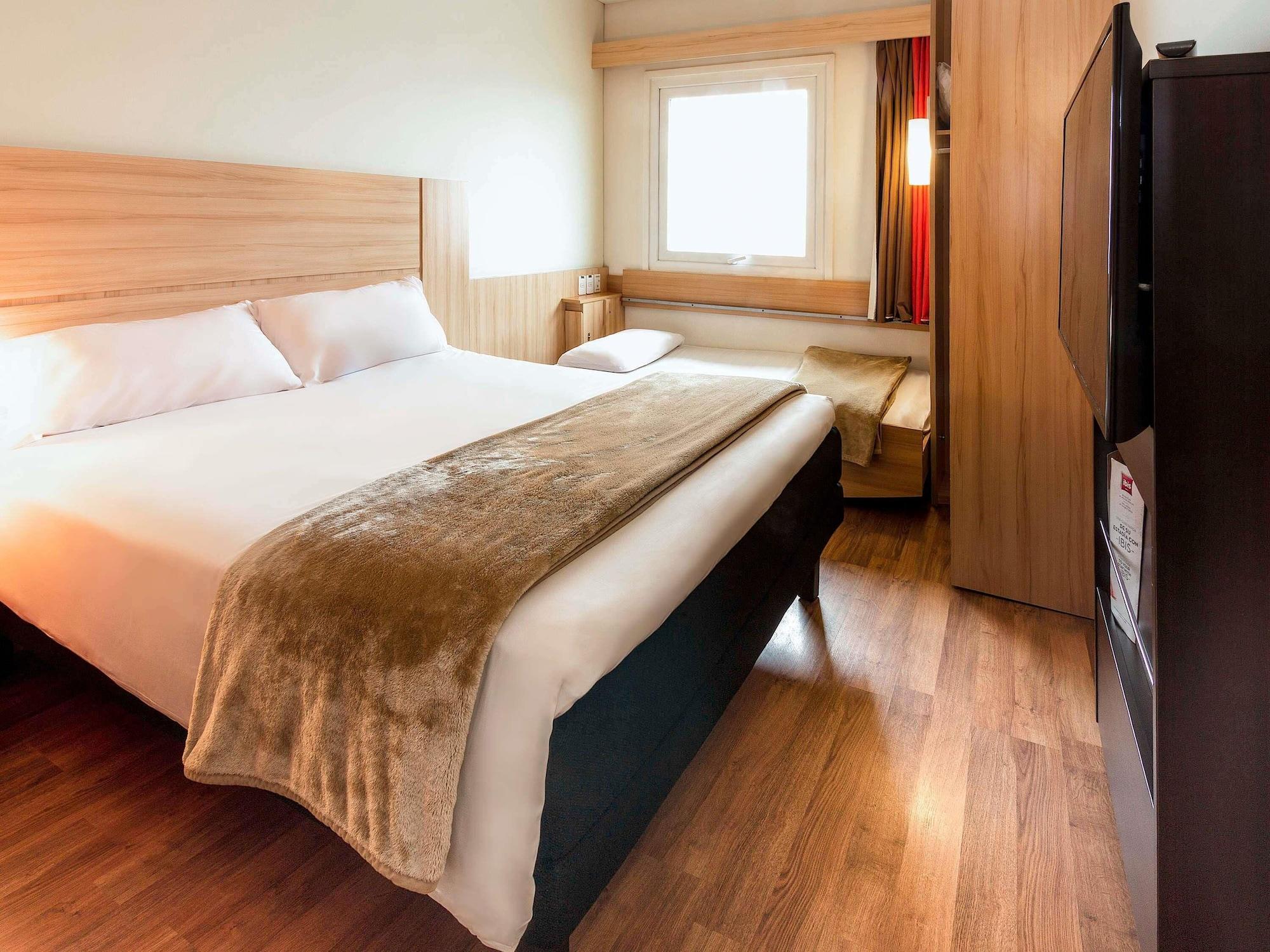 Room, Multiple Beds