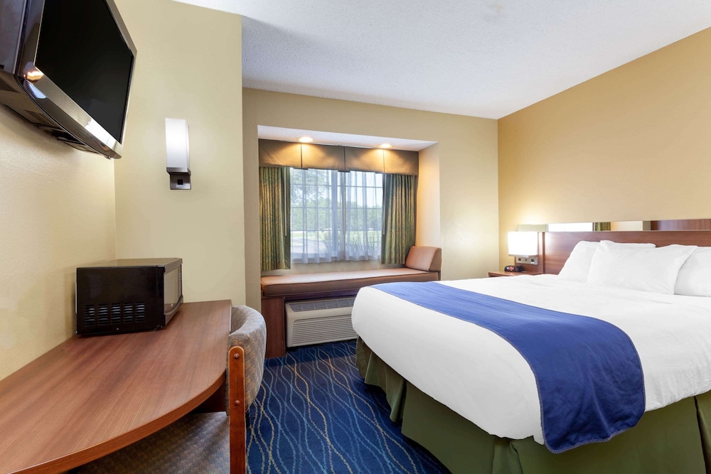 Microtel Inn & Suites by Wyndham Gulf Shores 26/64
