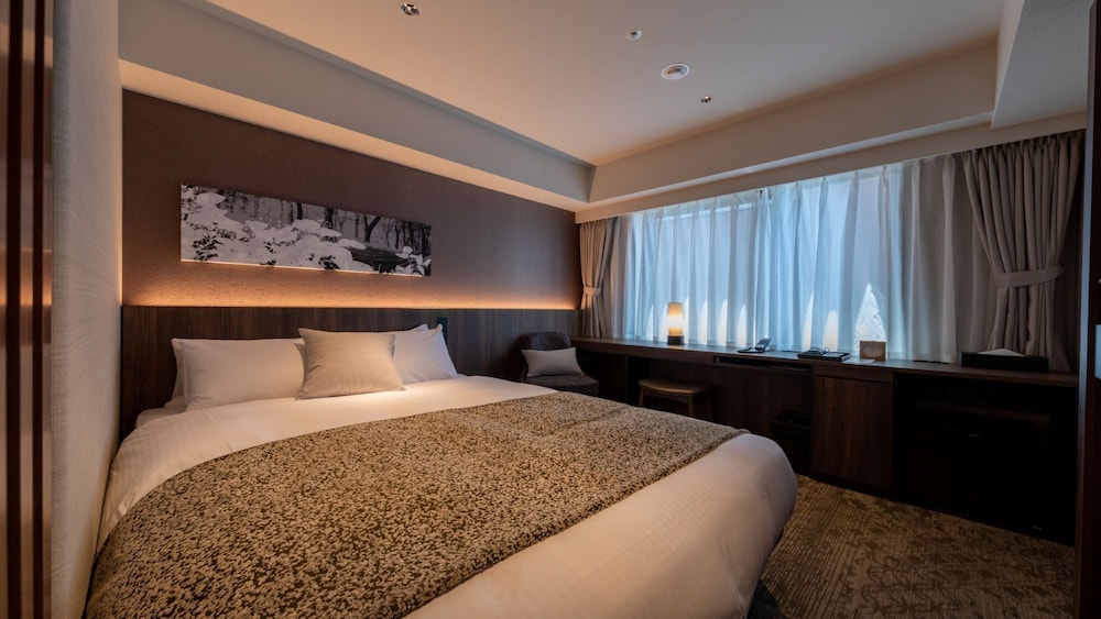 ROOM, DOUBLE OR TWIN BED