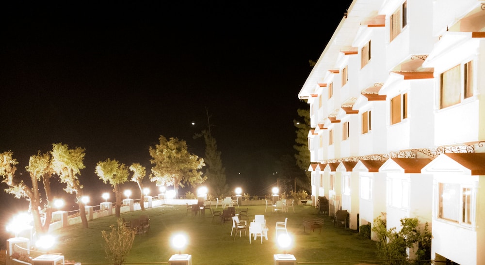 Whistling Pines Resort 45/50