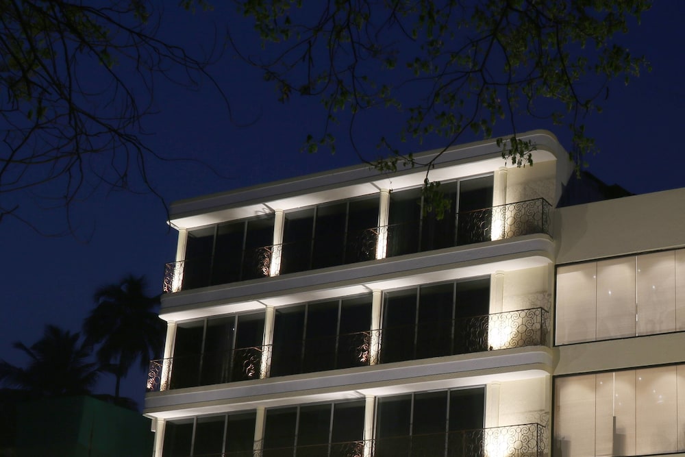 The Flora Grand photo1
