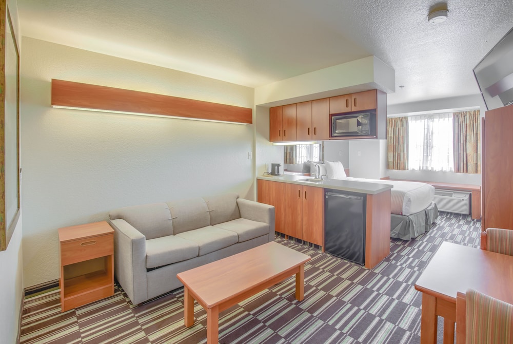 Microtel Inn & Suites by Wyndham Gulf Shores 43/64