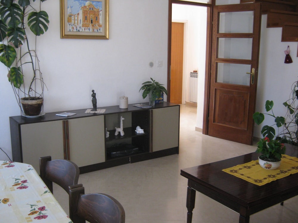 HOTEL APARTMENTS IVICA 6/50