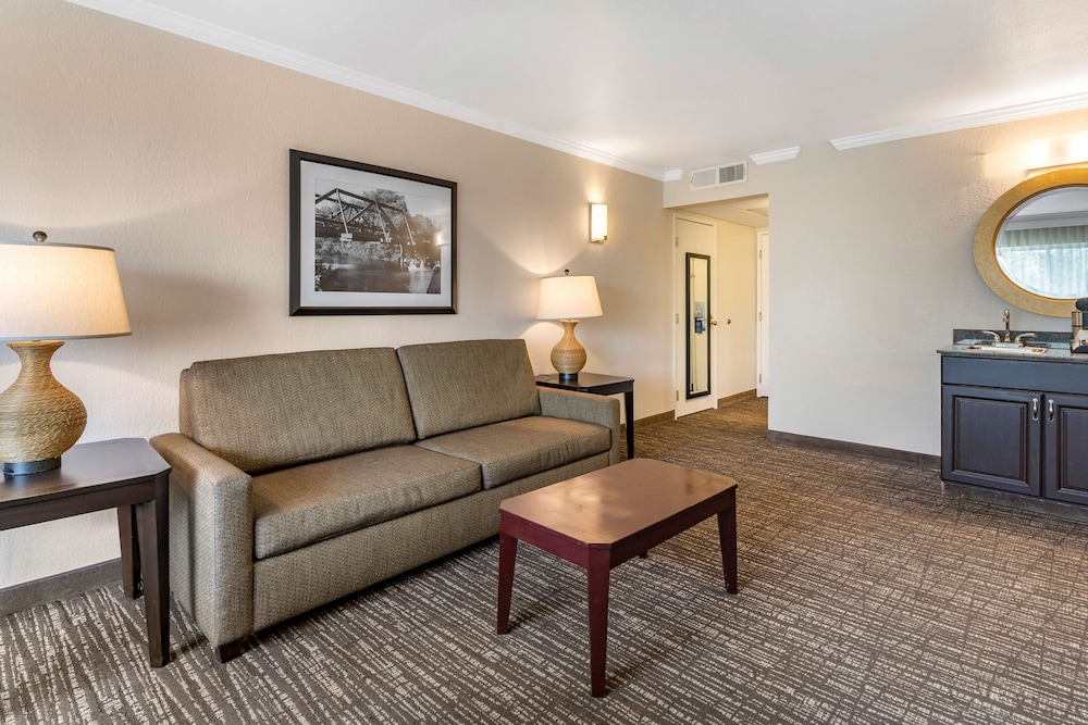 Best Western Plus Garden Court Inn 35/54